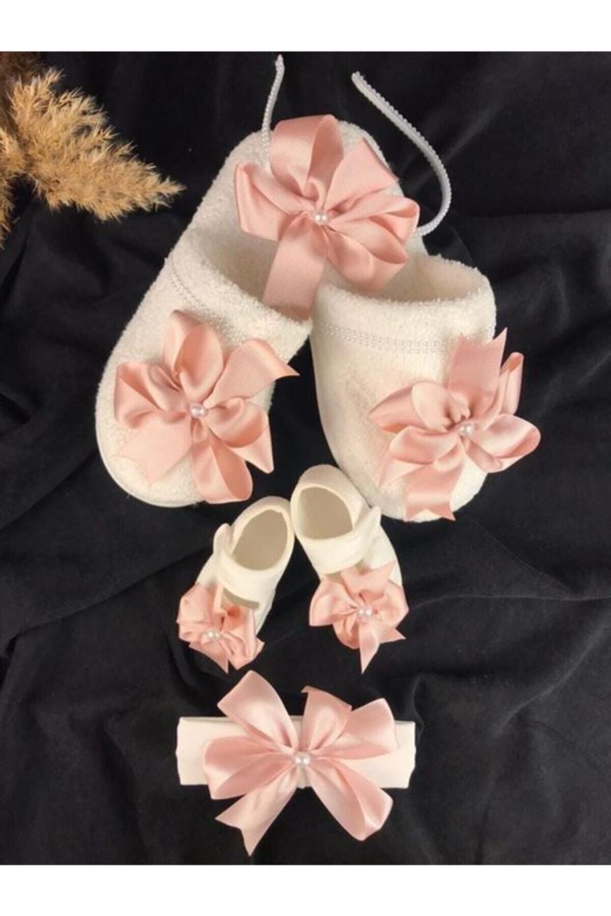 Cremefarbene Umstandspantoffeln mit Fliege und Krone, 4er-Set