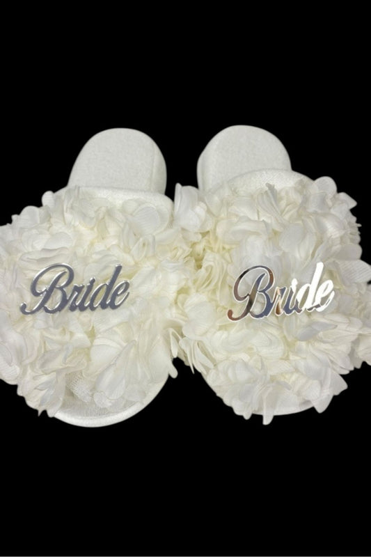 Weiße Brautschuhe mit Blumenmuster – Elegantes und stilvolles Design