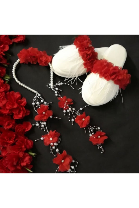 Kırmızı İnci Detaylı Tüylü Lohusa Terlik ve Taç Takımı – Şık ve Zarif Hastane Çıkışı Seti
