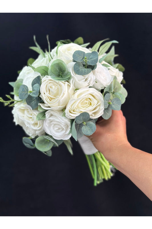 Cremegrüner, weicher Brautstrauß