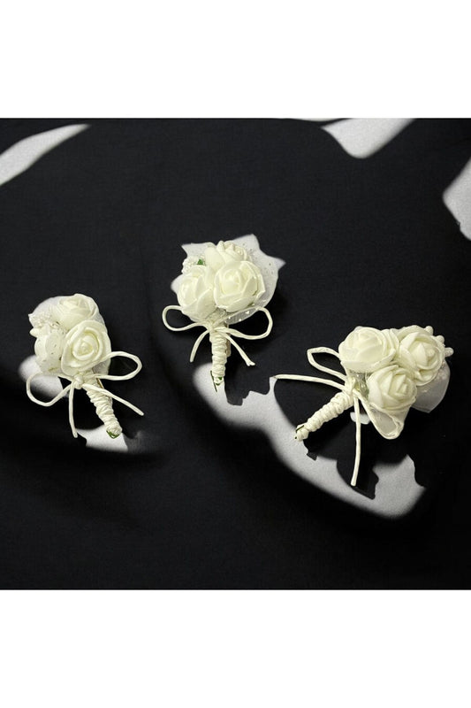 Boutonniere und Anstecknadel für den Bräutigam mit weißer Rose – Schneewittchen-Eleganz