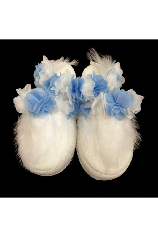 Pelziges Postpartum-Set für die Zeit nach der Geburt – Blau-weiße Hausschuhe mit Blumenmuster und Krone