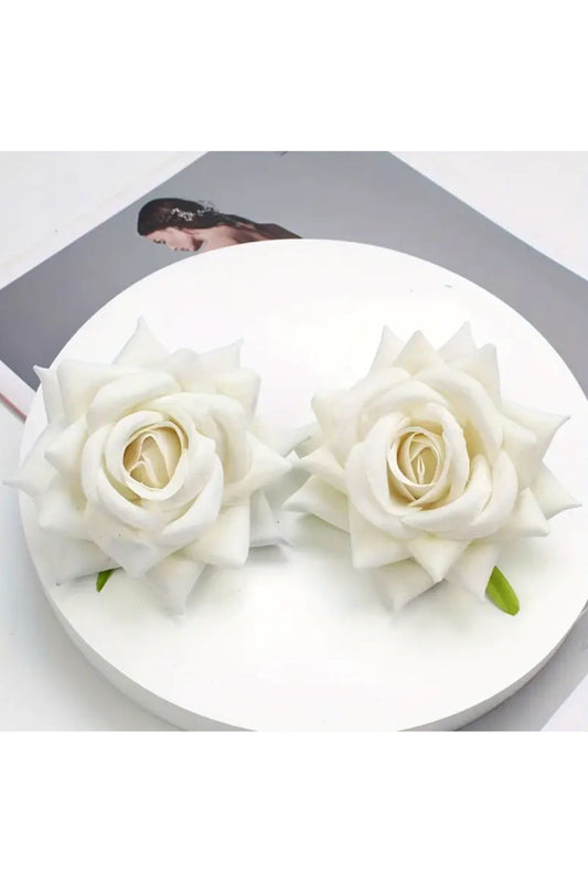 2 Vintage-Broschen und Haarspangen aus rotem Samt mit 3D-Rosenblüten