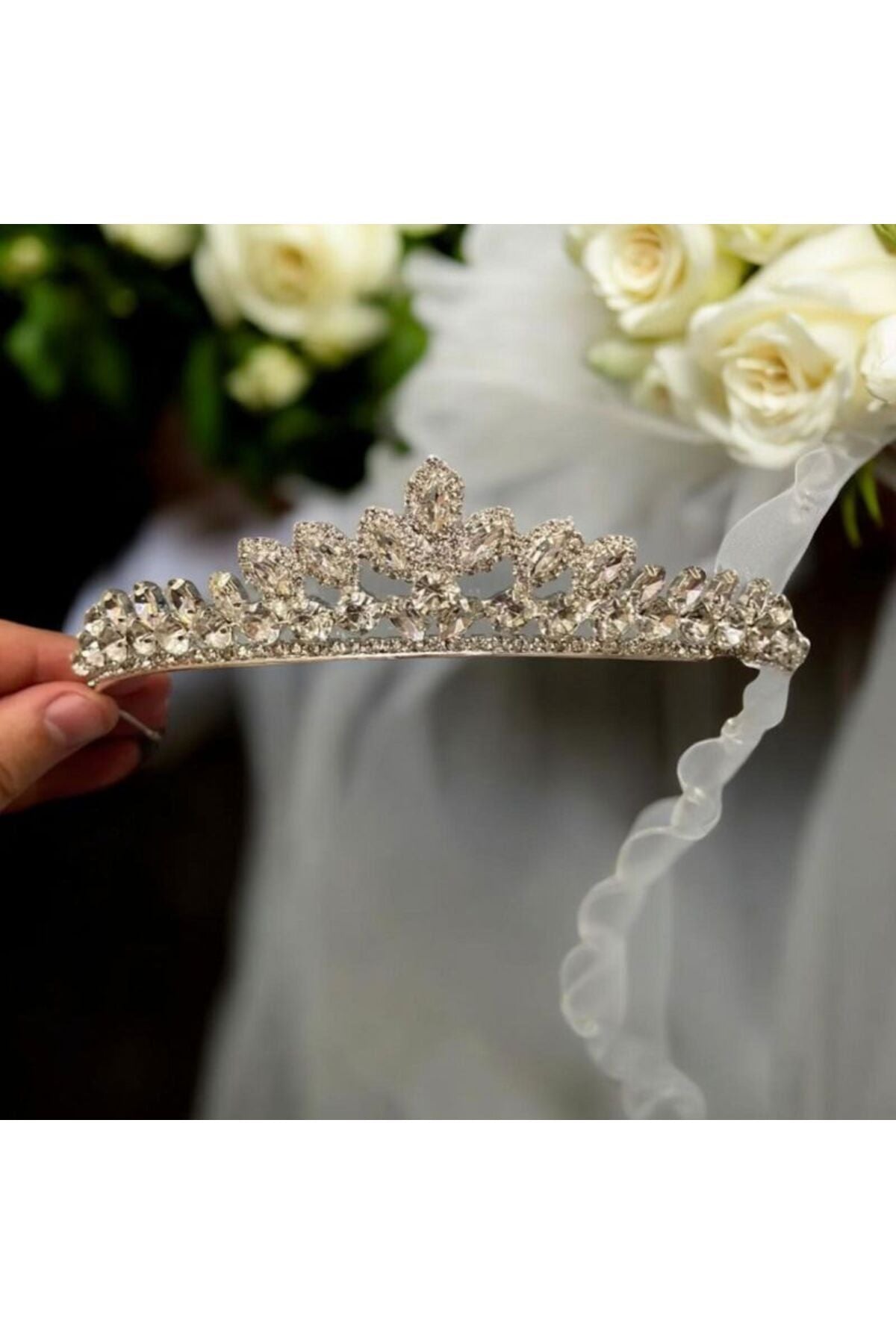 Weiße Brautkrone mit Zirkonia-Steindetail – Henna-Nacht & Hochzeitsaccessoire