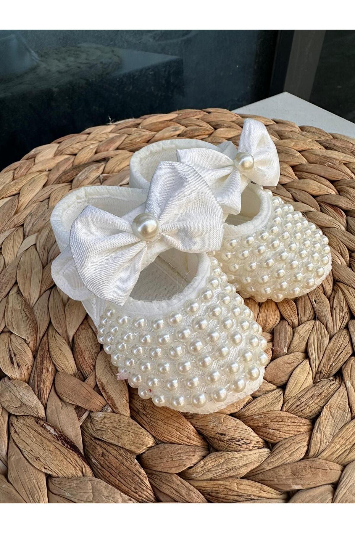 Baby Mädchen Herz Detail glänzend Perle 0–6 Monate 10 cm Geschenk Booties Luxus Klettverschluss