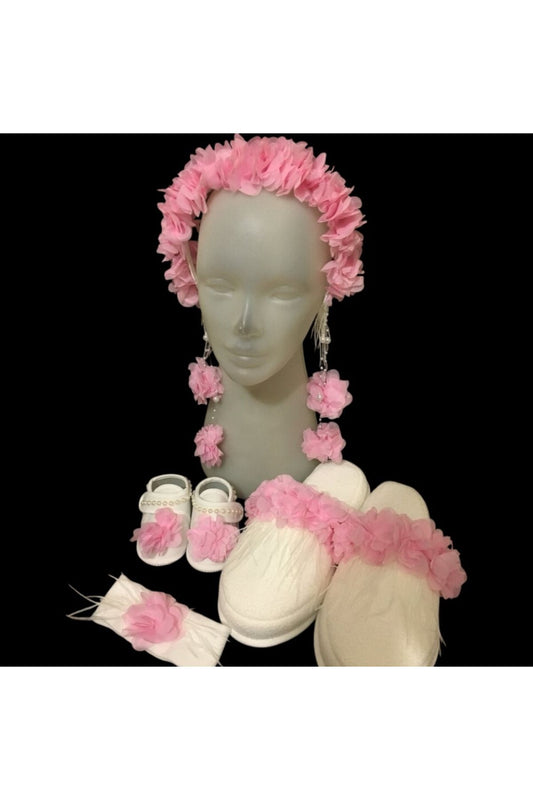 Umstandsset mit intensivem Blumenmuster in Pink – Krone, Hausschuhe, Baby-Bandana und Babyschuhe, 4-teiliges Set