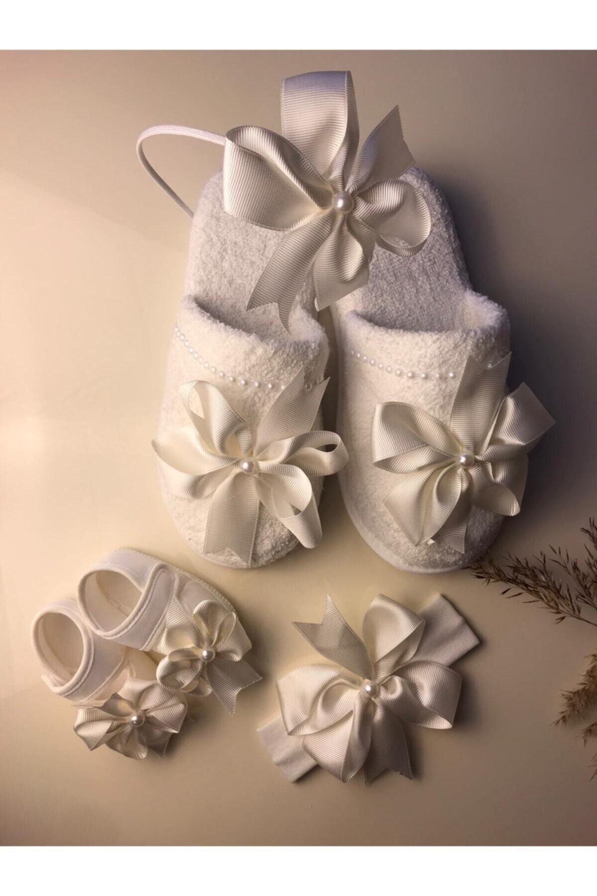Cremefarbene Umstandspantoffeln mit Fliege und Krone, 4er-Set