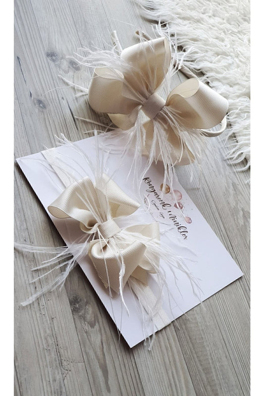 Ecrufarbenes Schwangerschaftskronen-Set für Mutter und Baby mit gefiederter Schleife (Schwangerschaftskrone)