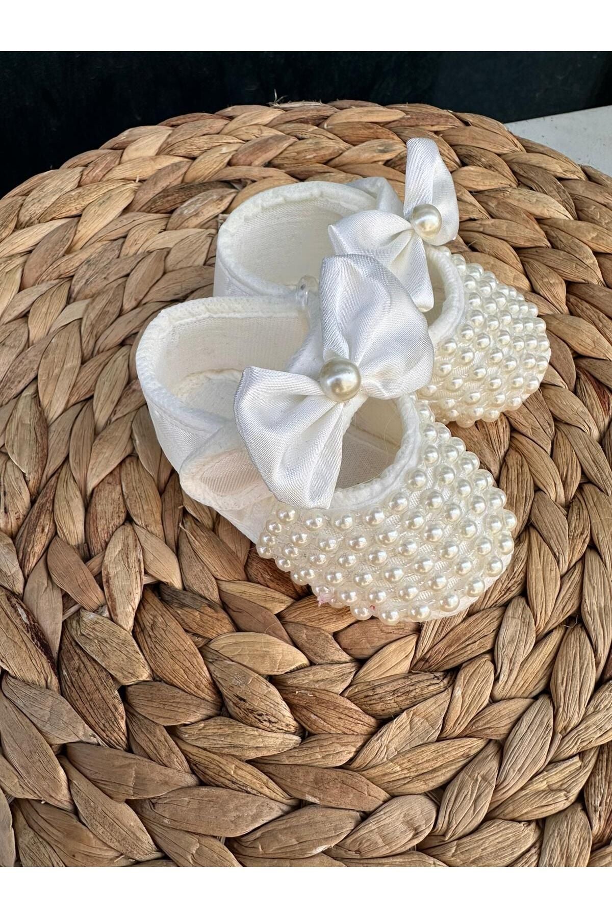 Baby Mädchen Herz Detail glänzend Perle 0–6 Monate 10 cm Geschenk Booties Luxus Klettverschluss