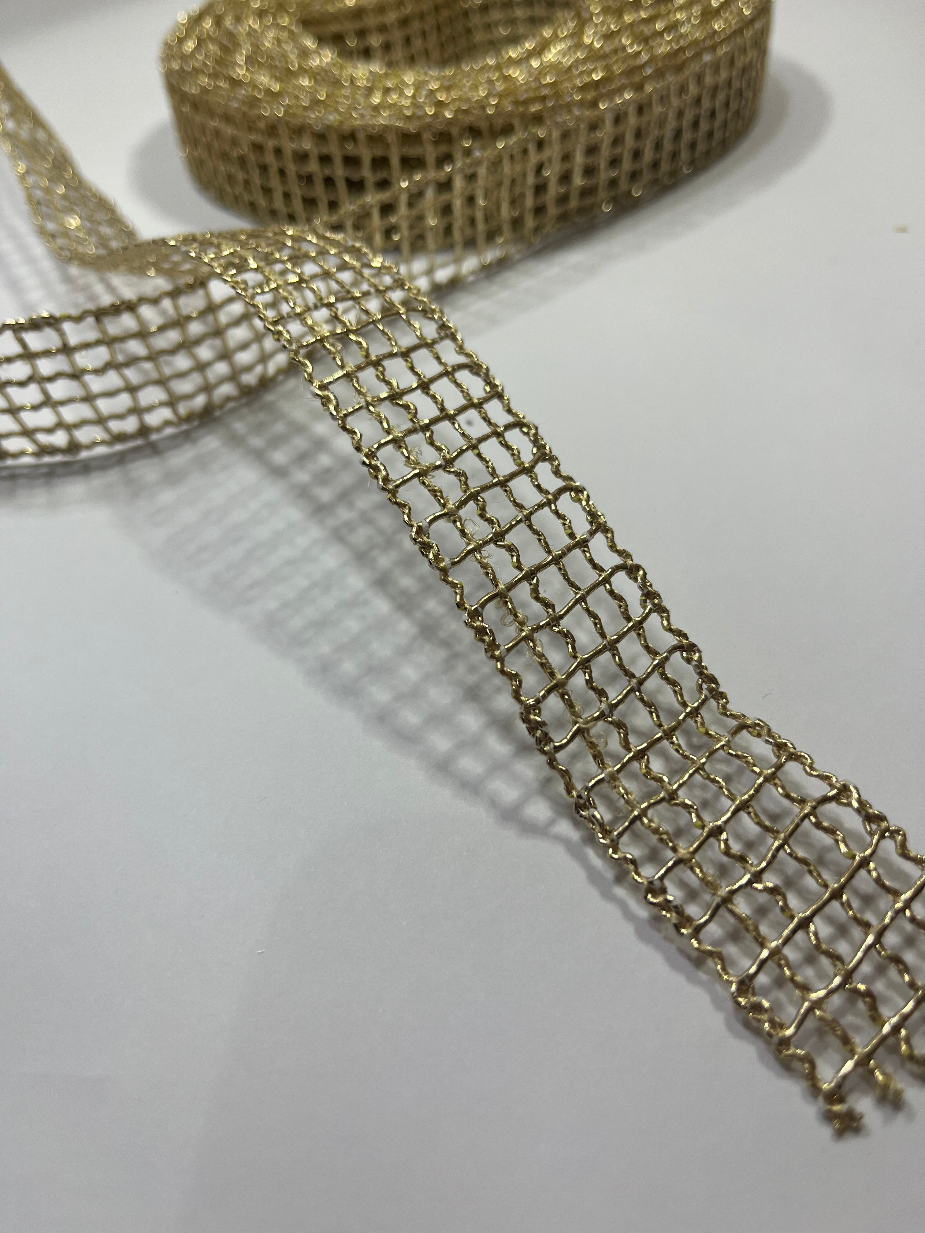 Gold Simli Kurdele – Yılbaşı ve Özel Gün Süslemeleri İçin (1 Metre)