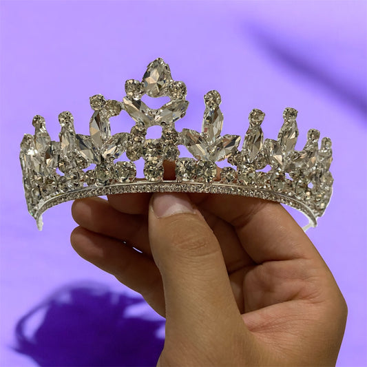Luxus-Prinzessinnenkrone aus Shuttle-Stein – elegante Wahl für Verlobung, Henna und Hochzeit