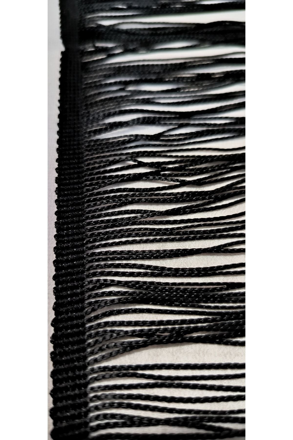 SCHWARZE FLACHE QUASTENFRANSEN 15 CM