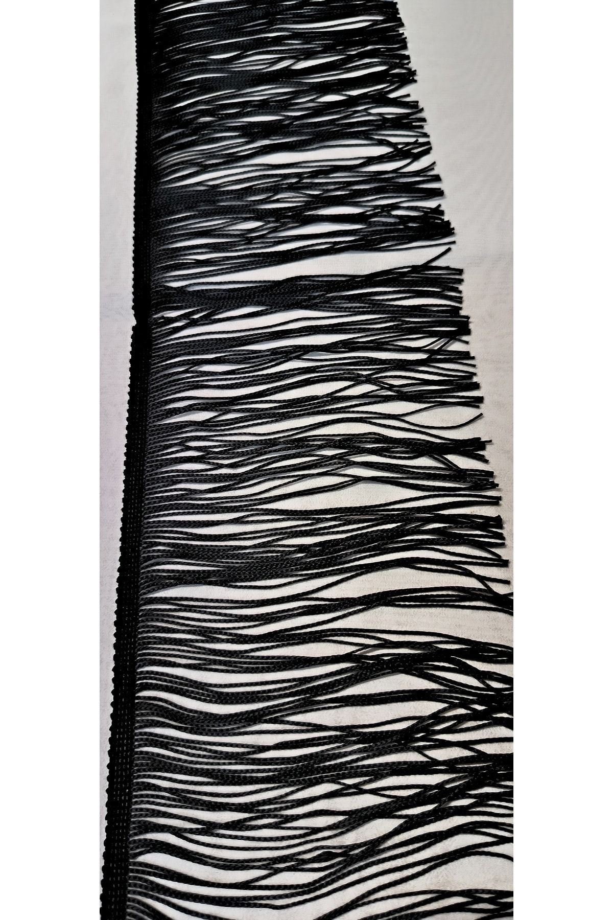 SCHWARZE FLACHE QUASTENFRANSEN 15 CM
