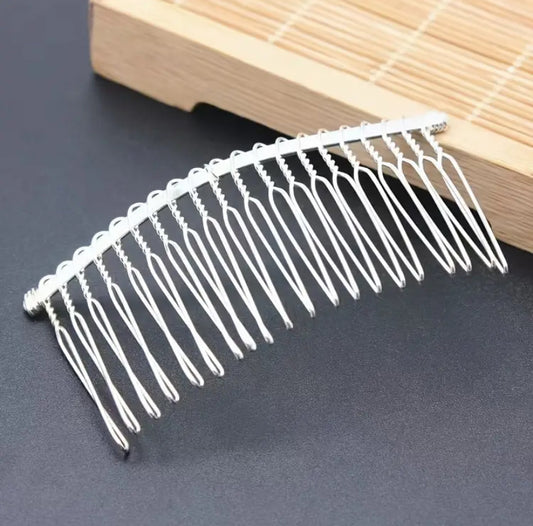 Kammschnalle aus Metall (zur Schleierherstellung)