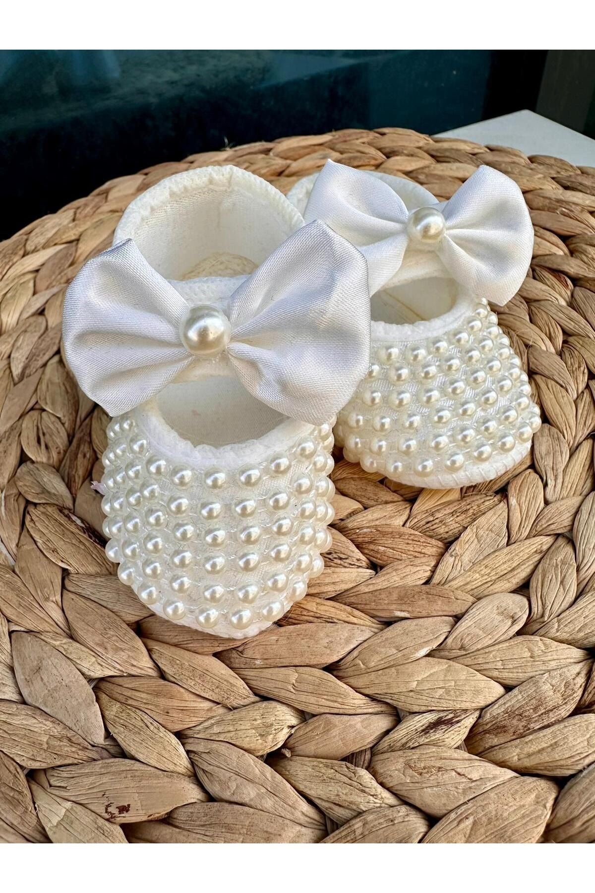 Kız Bebek Kalp Detay Parlak Incili 0-6 Ay Arası 10cm Hediyelik Patik Lüx Cırtcıtlı