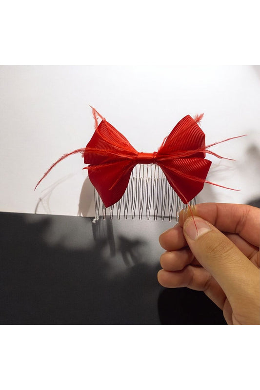 Handgemachte rote Federschleife, spezielles Design, Haarspange