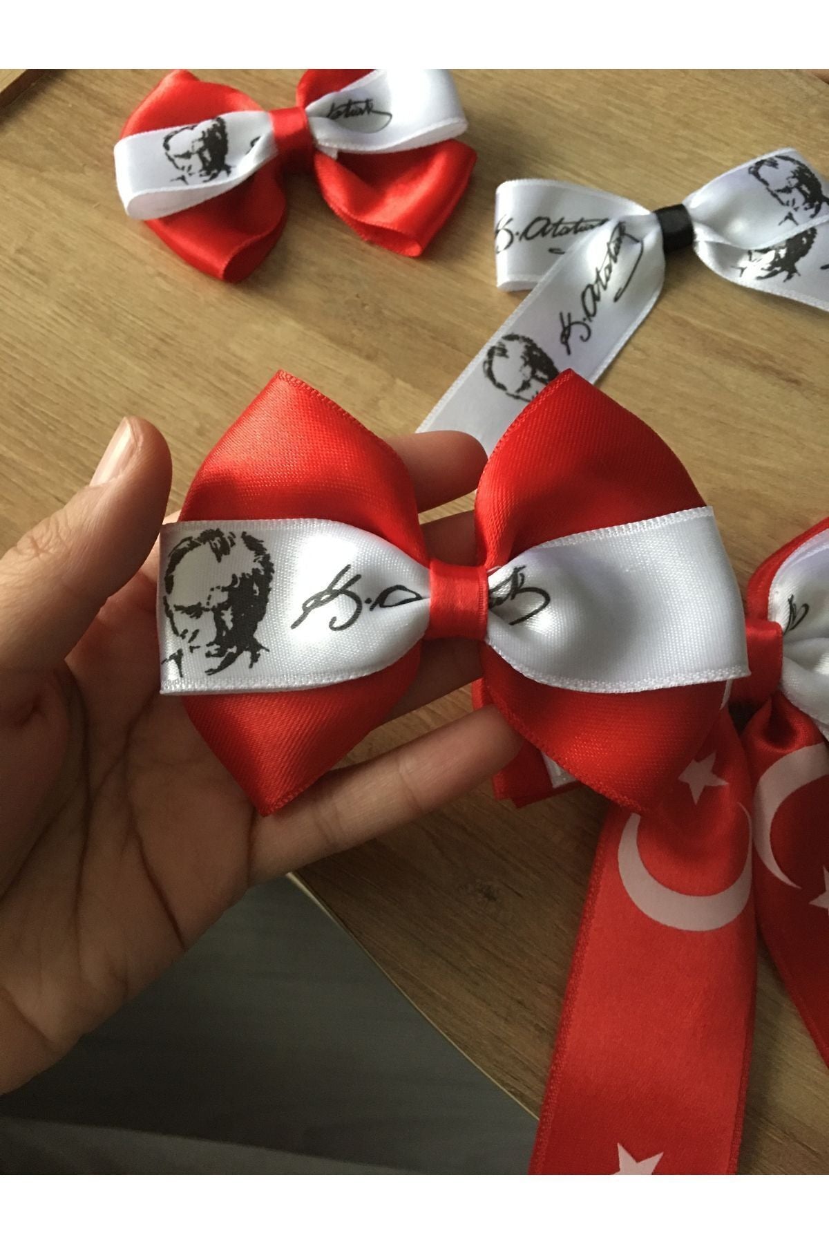 29 Ekim 23 Nisan Atatürk Kırmızı Fiyonk Toka 2’li