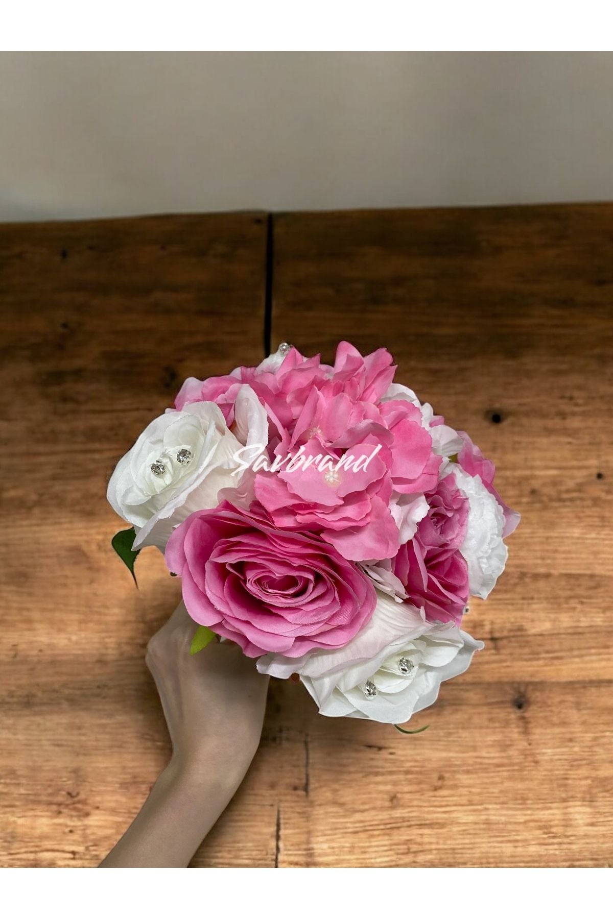 Brautstrauß aus rosa Rosen und Hortensien