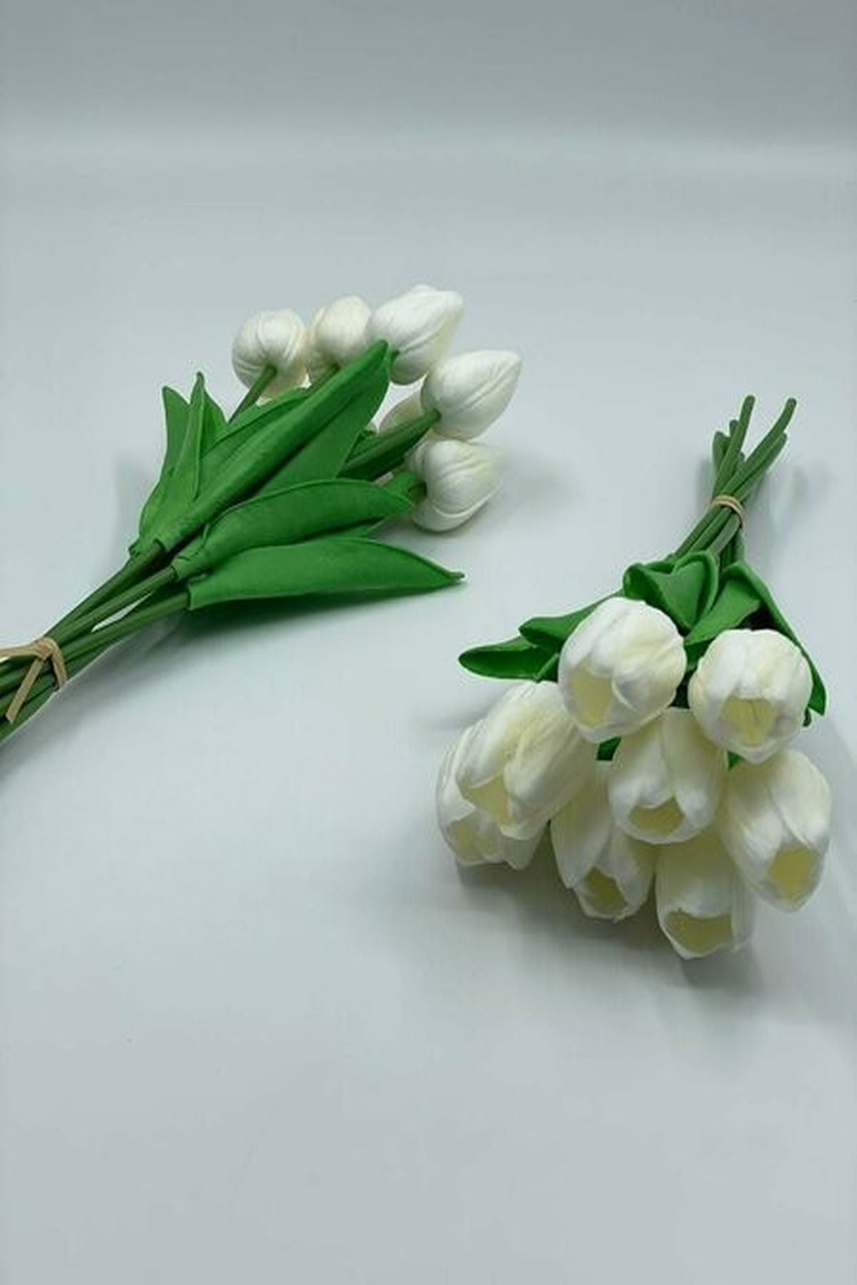 Islak Efektli Beyaz Lale Demeti (8 Adet) – Vazo, Düğün ve Masa Dekorasyonu İçin İdeal