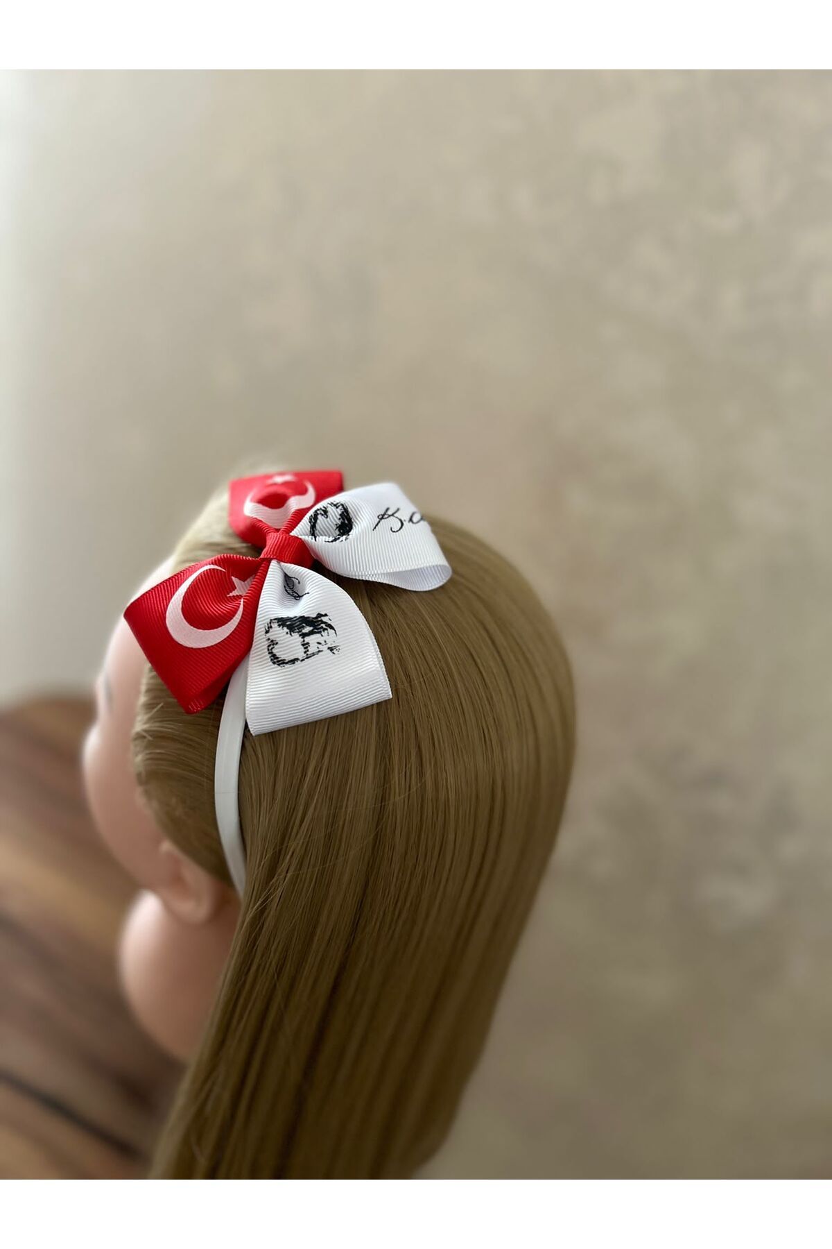 Kız çocuk desenli 23 nisan 29 ekim 19 mayıs gösteri mezuniyet toka taç