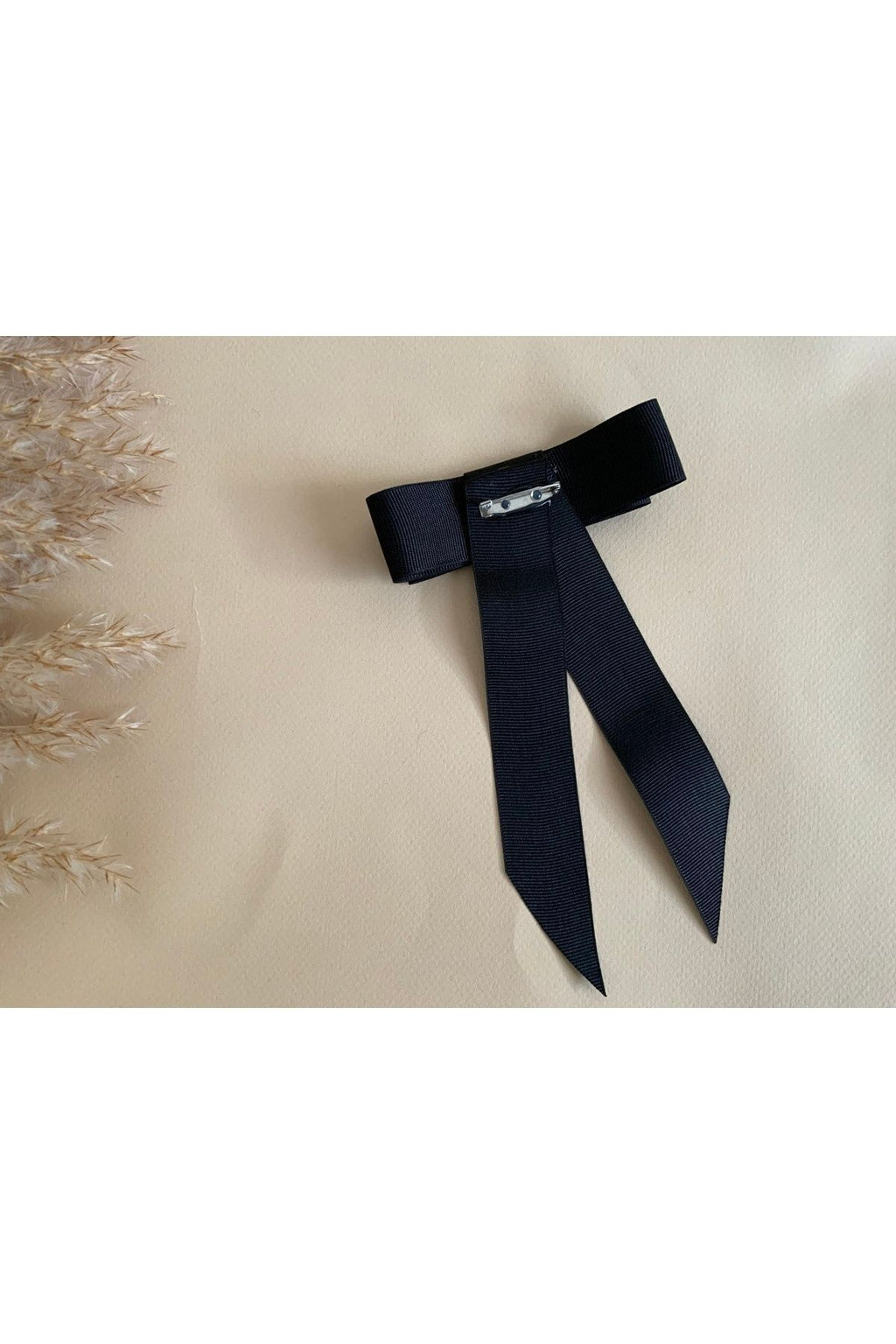 (G) Schwarze Bandbrosche Anstecknadel