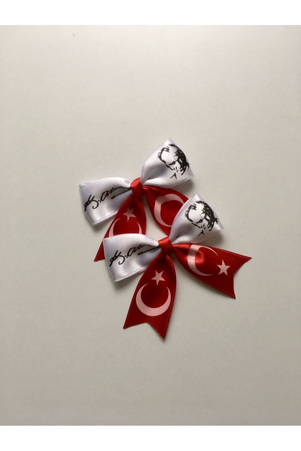 29 Ekim 23 Nisan Atatürk Imzalı Ve Türk Bayraklı Klips Toka 2’li
