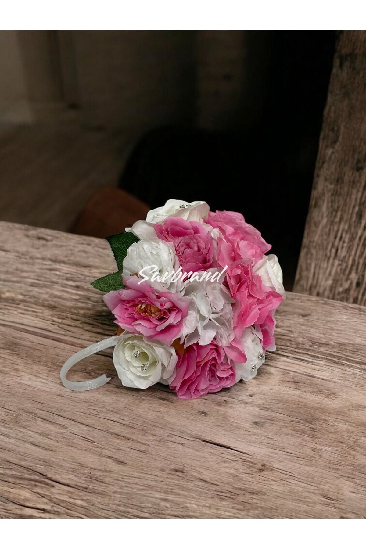 Brautstrauß aus rosa Rosen und Hortensien