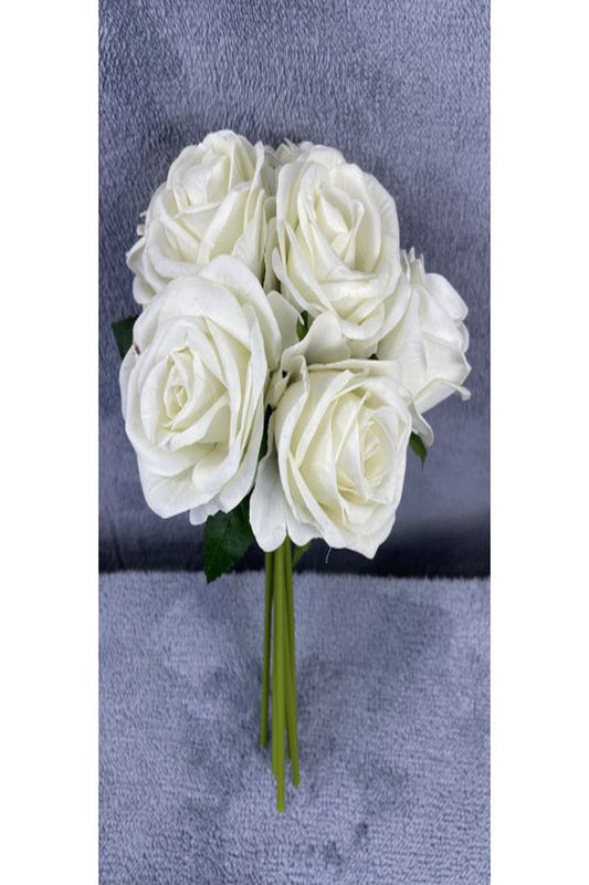 7 Dallı Beyaz Kadife Gül Demeti – 40 cm Şık Dekoratif Çiçek