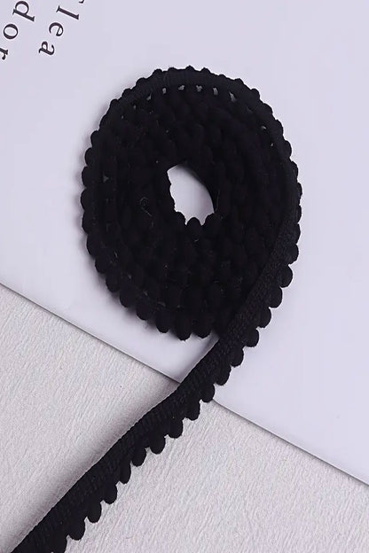 2 Meter Pompomband – Stilvolle Details für Mode und Wohndekoration