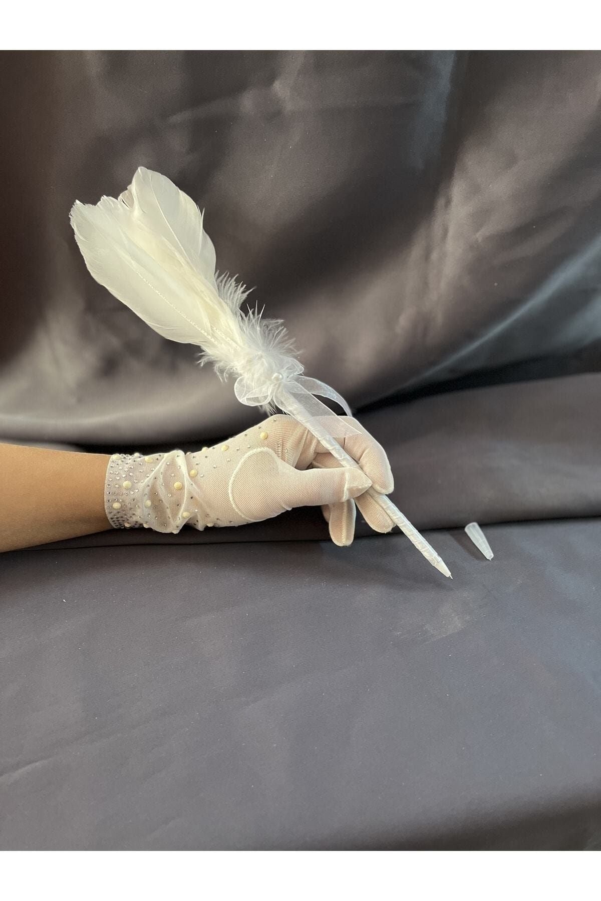 Weißer Hochzeitsstift mit Federn