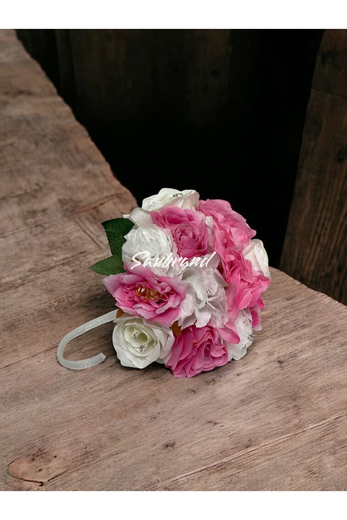 Brautstrauß aus rosa Rosen und Hortensien