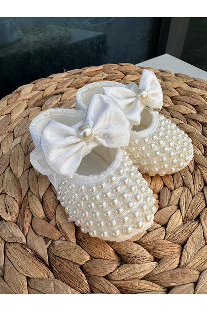 Kız Bebek Kalp Detay Parlak Incili 0-6 Ay Arası 10cm Hediyelik Patik Lüx Cırtcıtlı