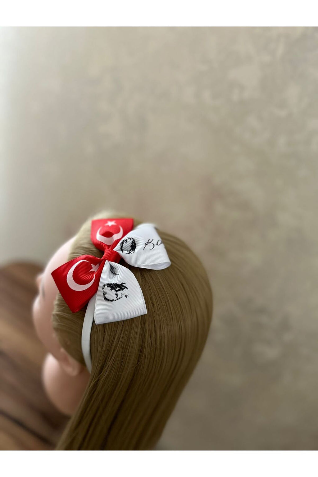 Kız çocuk desenli 23 nisan 29 ekim 19 mayıs gösteri mezuniyet toka taç