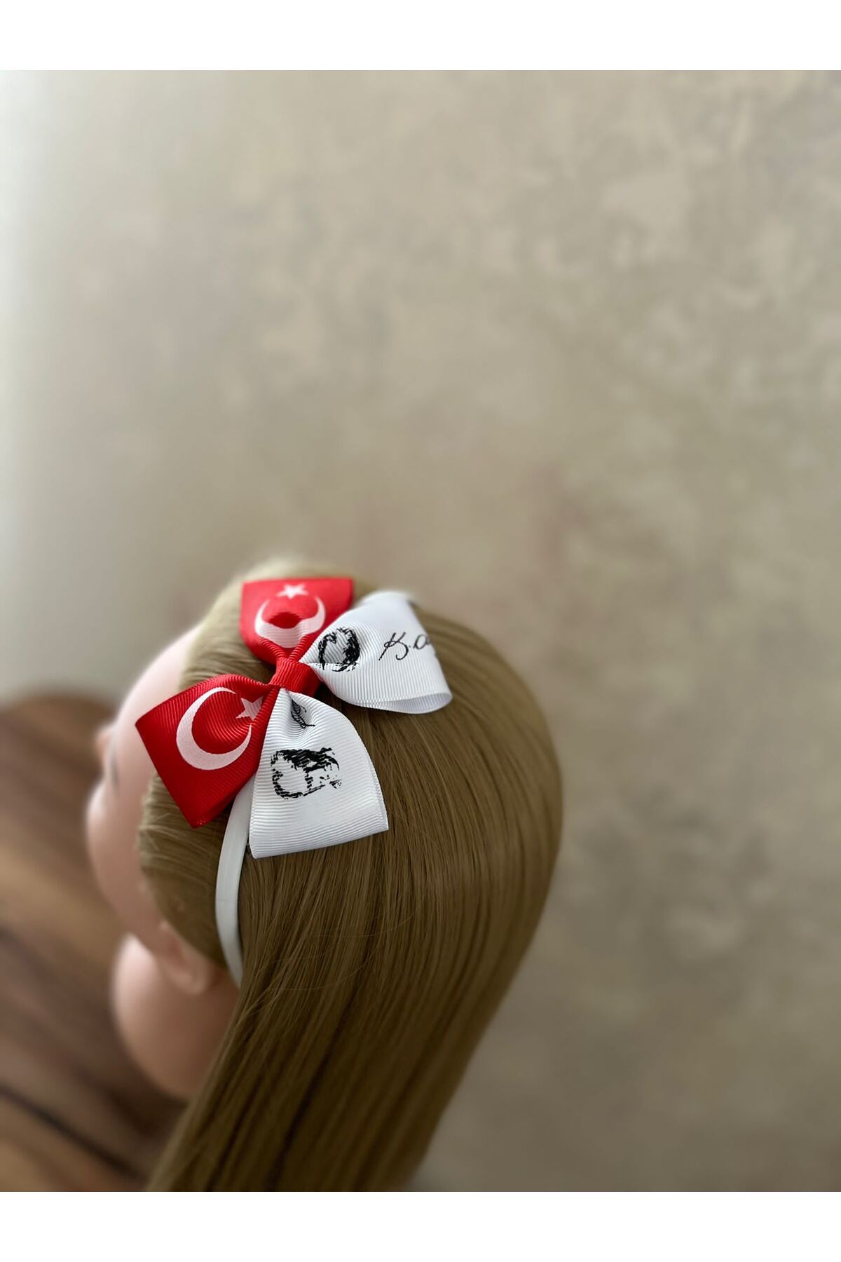 Kız çocuk desenli 23 nisan 29 ekim 19 mayıs gösteri mezuniyet toka taç