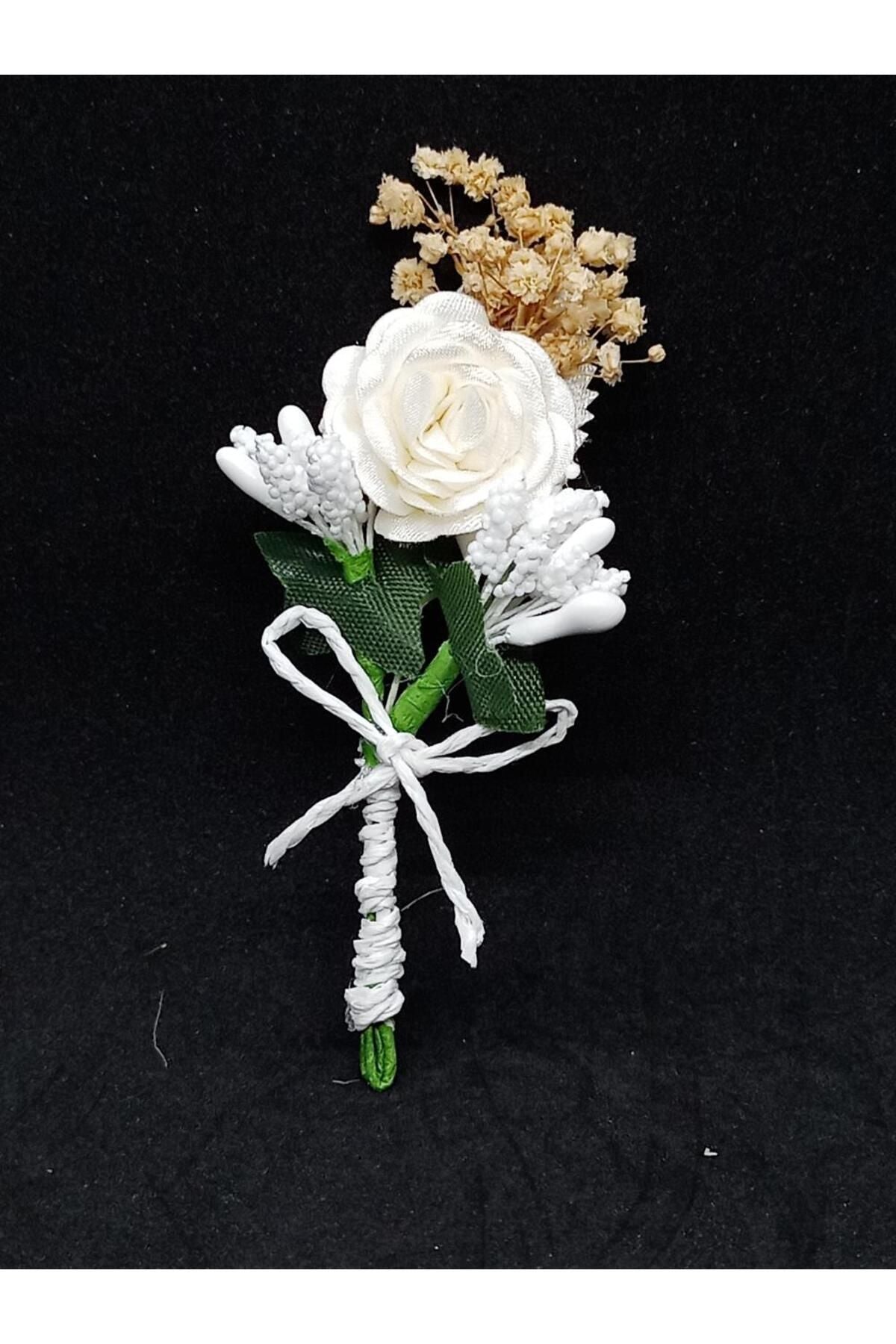Beyaz Gül Ve Krem Cipsolardan Oluşan Damat Yaka Çiçeği