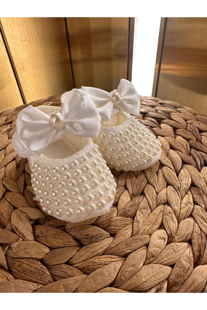 Kız Bebek Kalp Detay Parlak Incili 0-6 Ay Arası 10cm Hediyelik Patik Lüx Cırtcıtlı