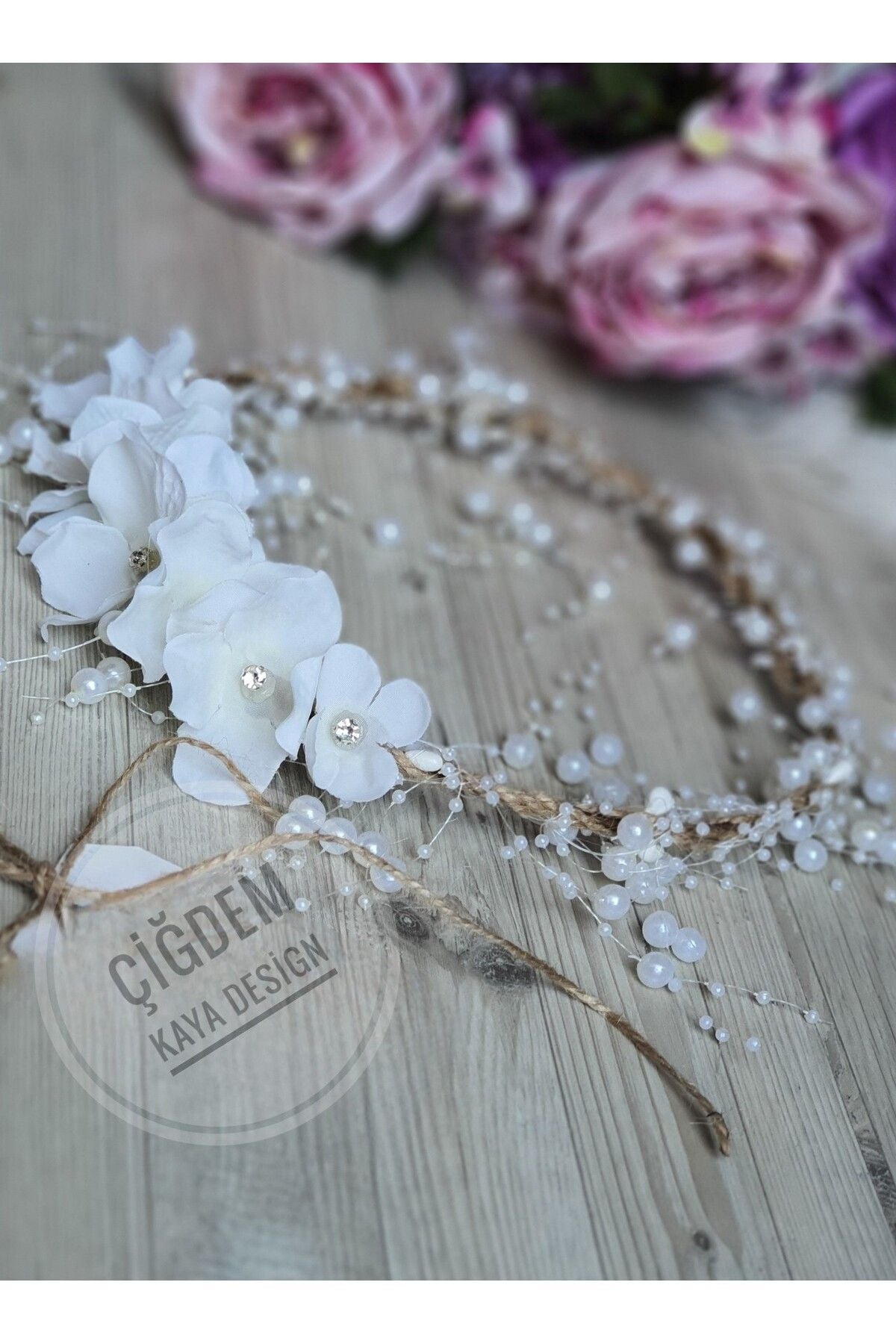 Beyaz Ortancali Anne Taci