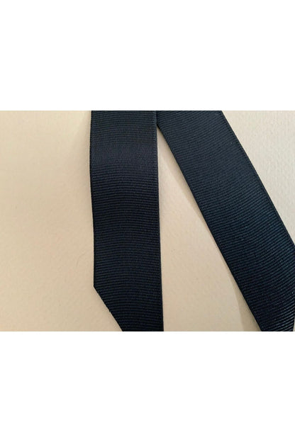 (G) Schwarze Bandbrosche Anstecknadel
