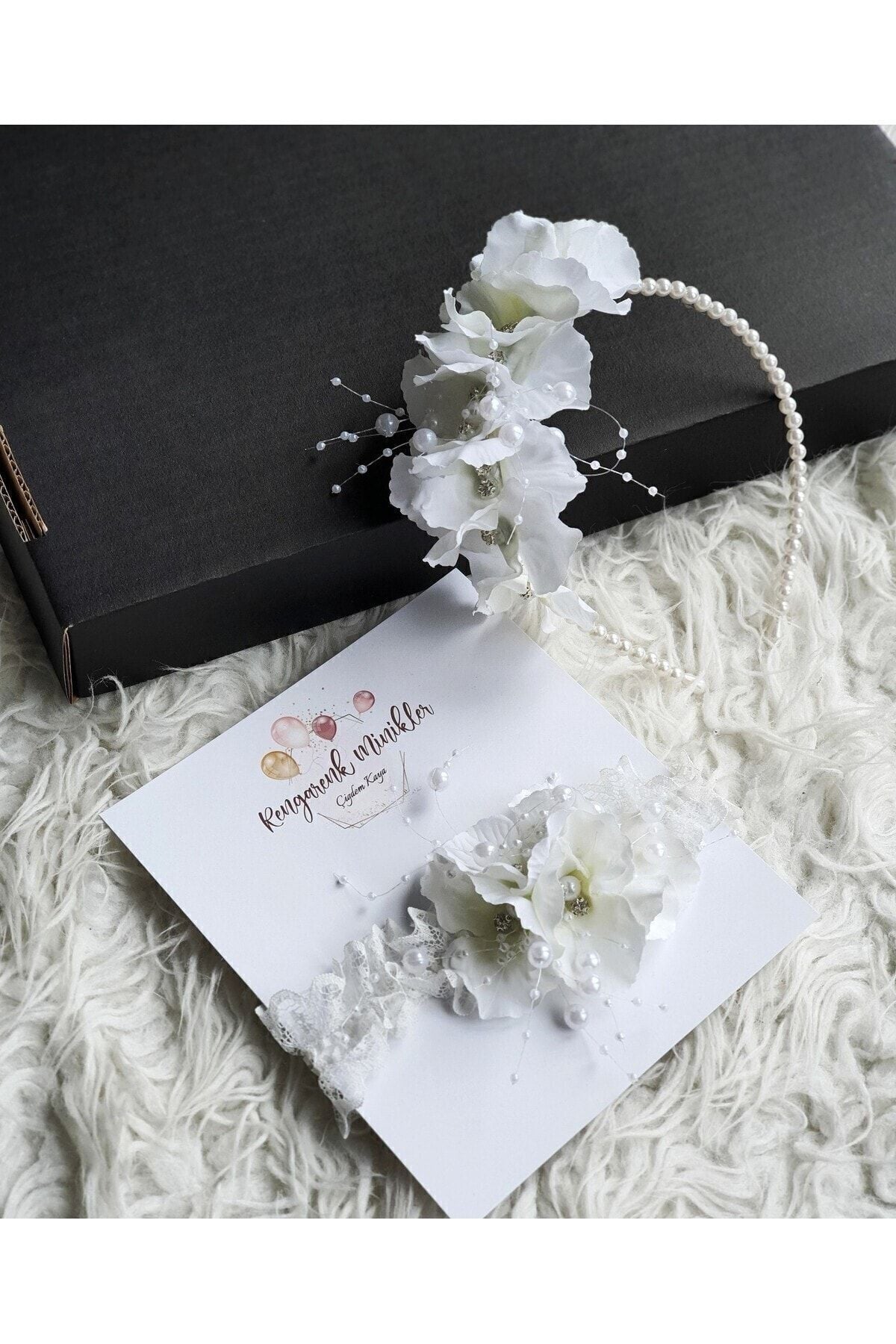 Weiße Blumenkrone und Haarreif für Mutter und Baby mit Perlendetail