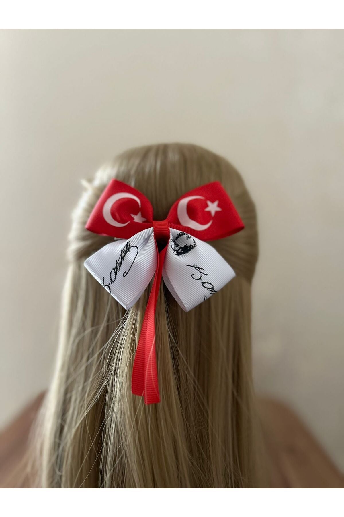 Kız çocuk desenli 23 nisan 29 ekim 19 mayıs gösteri mezuniyet toka taç