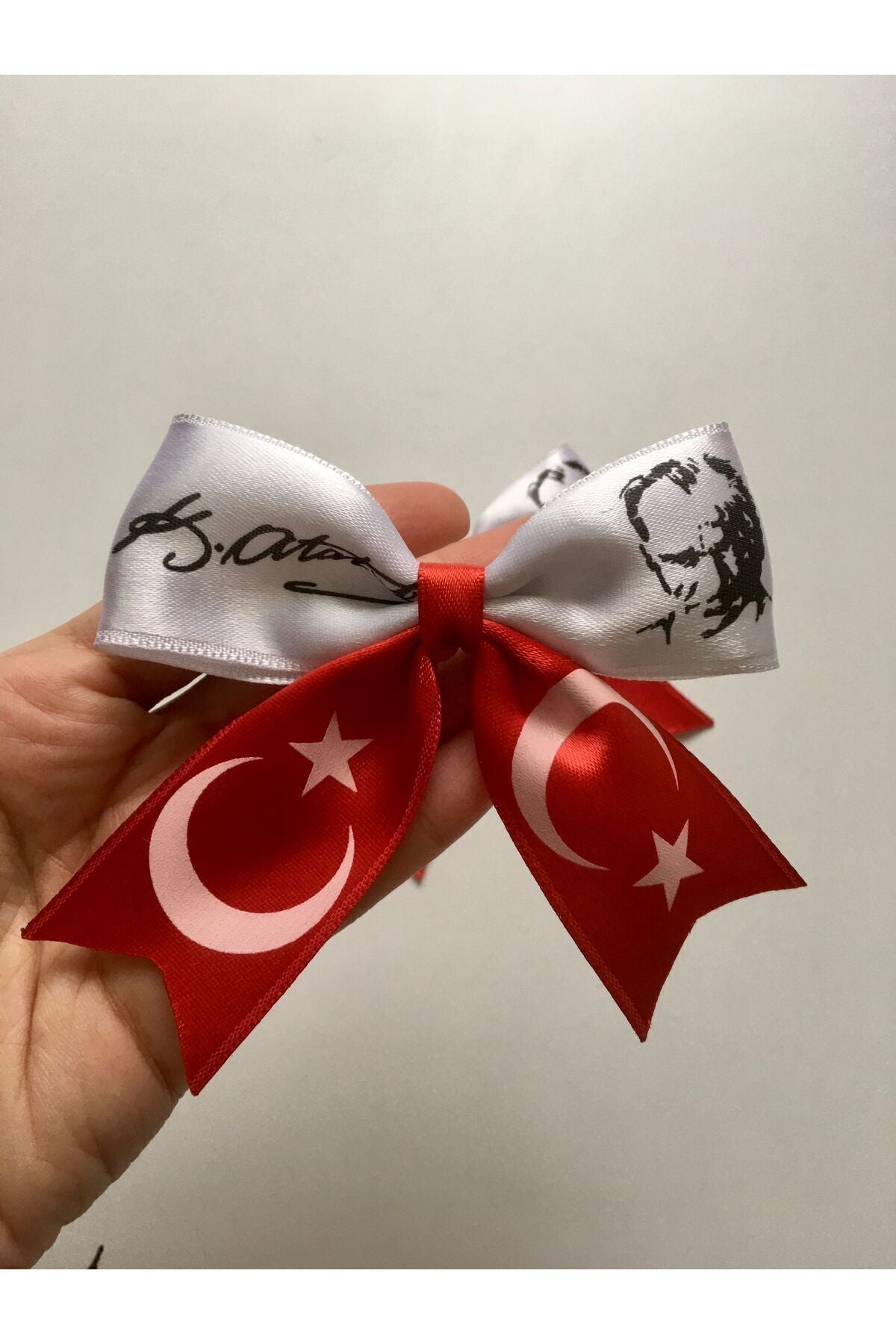 29 Ekim 23 Nisan Atatürk Imzalı Ve Türk Bayraklı Klips Toka 2’li