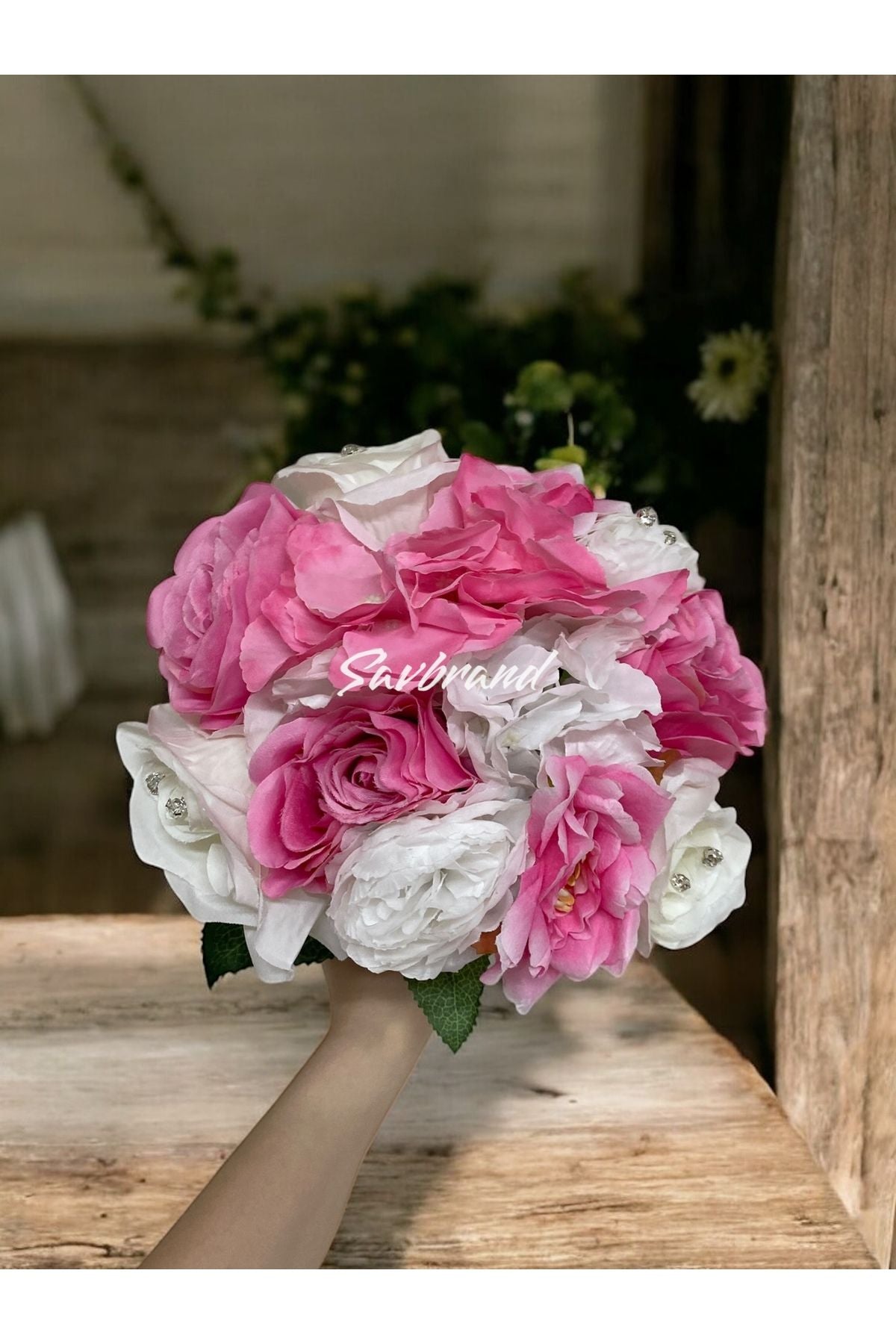Brautstrauß aus rosa Rosen und Hortensien