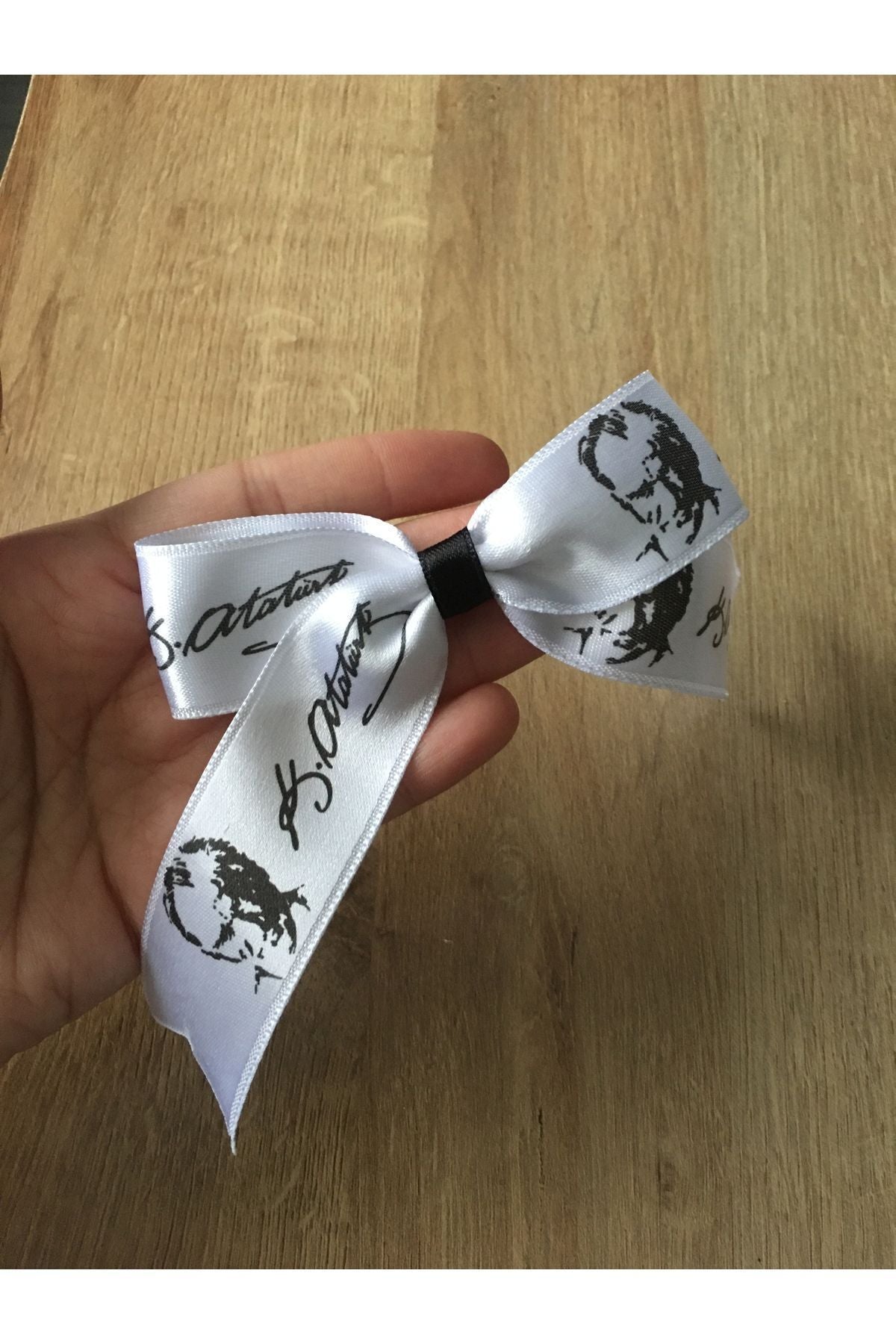 29. Oktober – 23. April Atatürk Weißer Bowknot Einzelclip