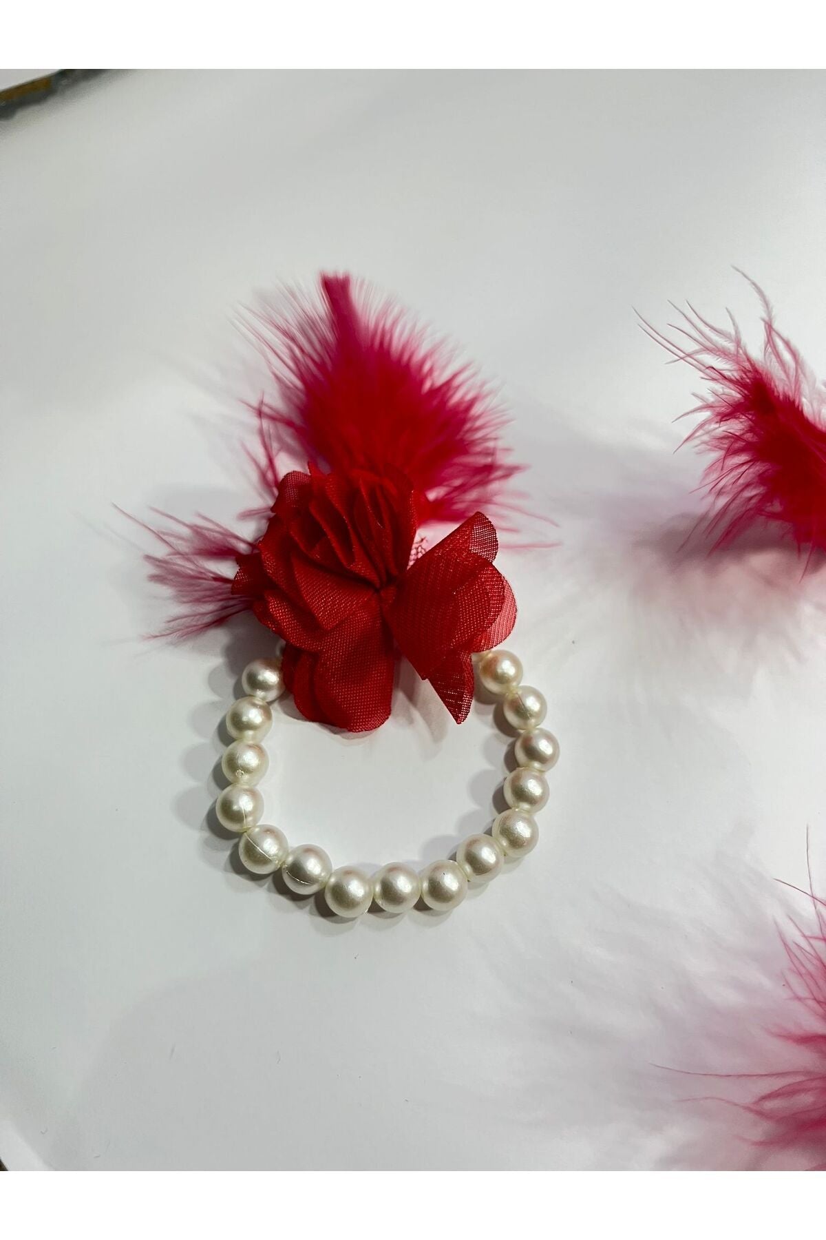 Kına Gecesine Özel: Kırmızı 6’lı Tüylü Nedime Bilekliği