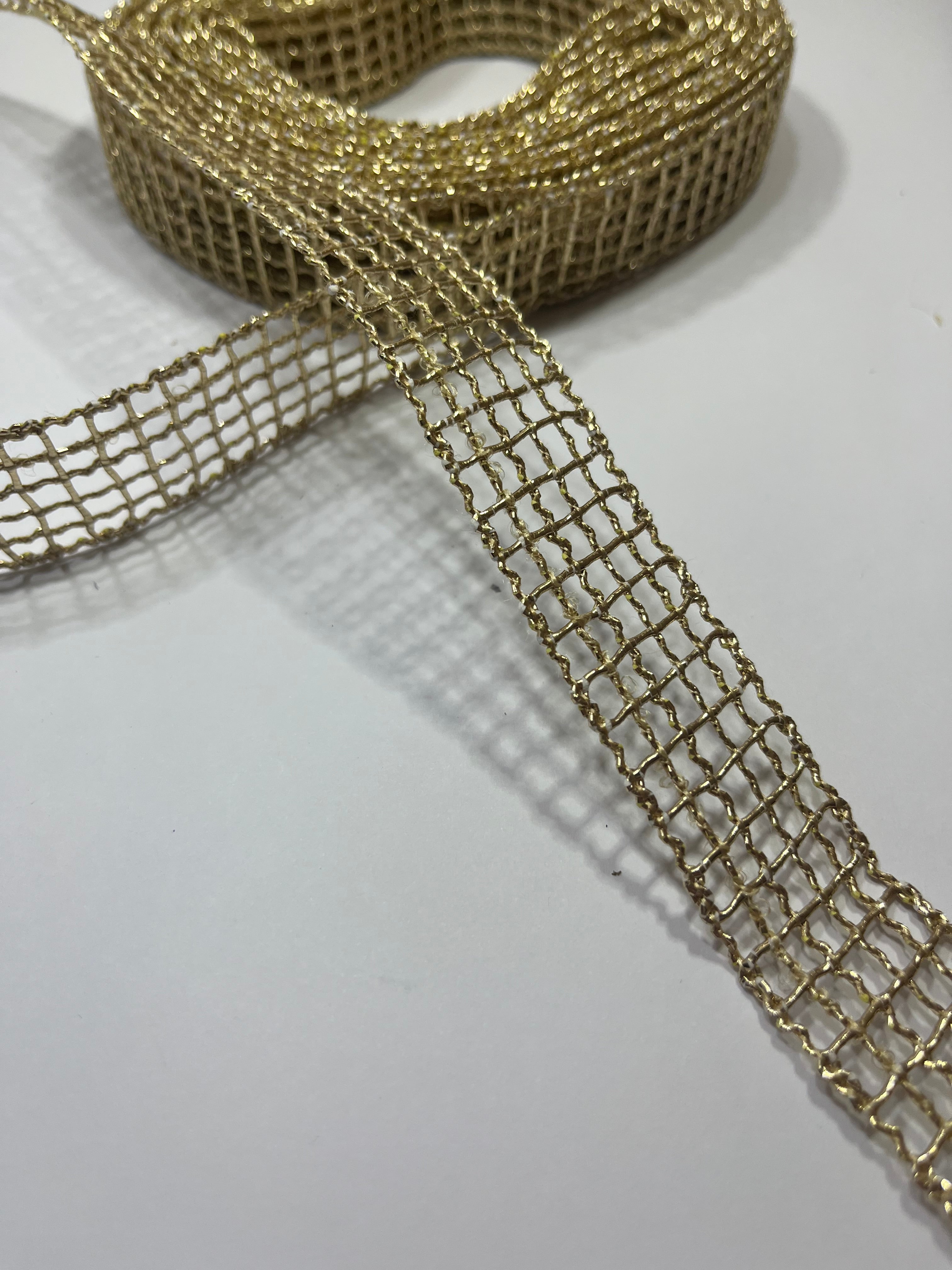 Gold Simli Kurdele – Yılbaşı ve Özel Gün Süslemeleri İçin (1 Metre)