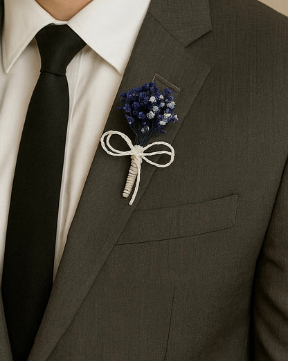 Zarif Mavi Çiçekli Damat Yaka Çiçeği – Özel Günler İçin El Yapımı Boutonniere