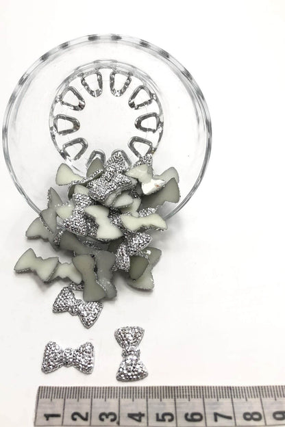 Gümüş Fiyonk Plastik Taş 1 Paket 20 Adet