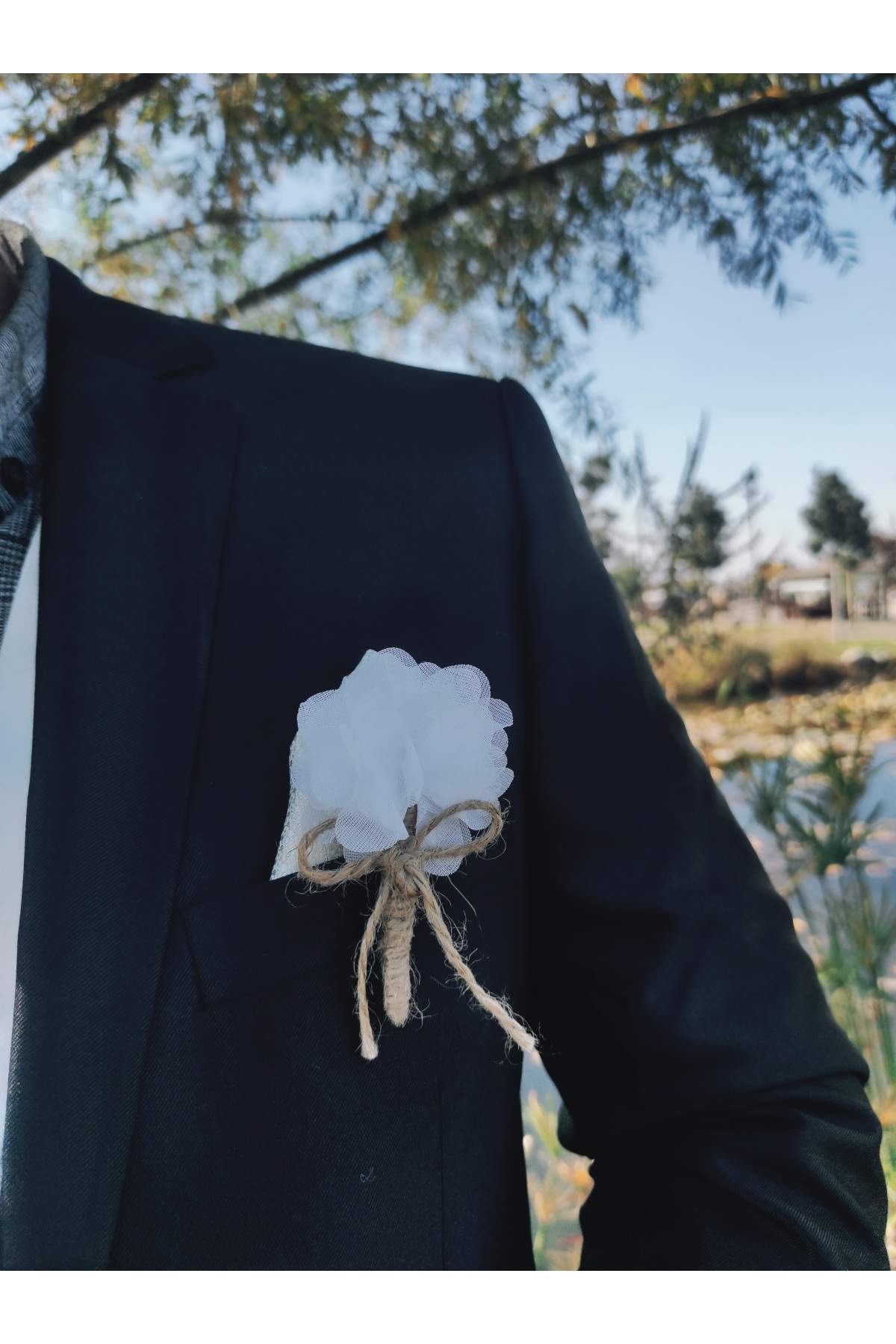 Weiße Blumenbrosche Boutonniere, Anstecknadel